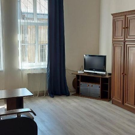 2 Bedroom Apartment On Tomashivskogo Street 7 리비프 외부 사진