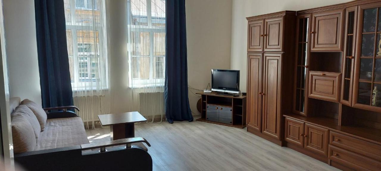 2 Bedroom Apartment On Tomashivskogo Street 7 리비프 외부 사진